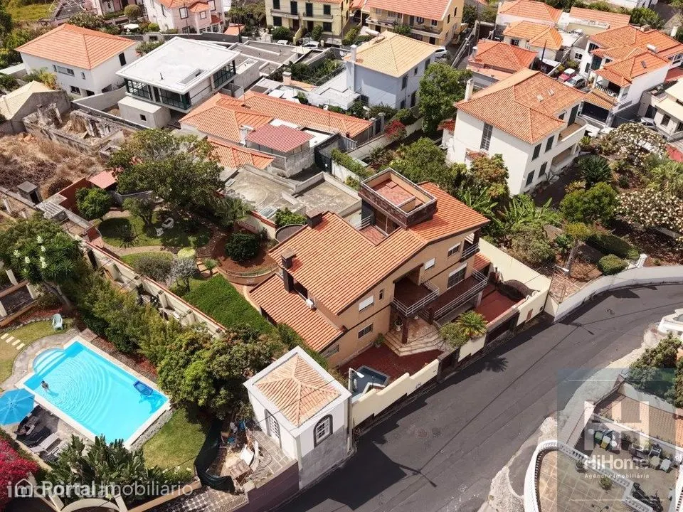 Moradia tradicional T3 com piscina no Funchal
