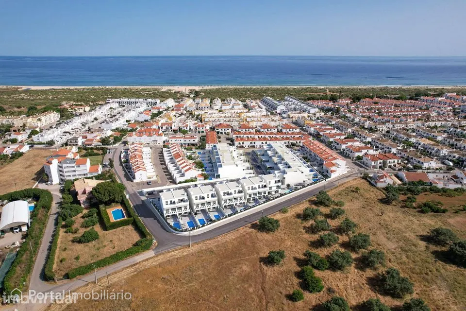 Moradia T3+2 com piscina privada a 5 minutos da praia