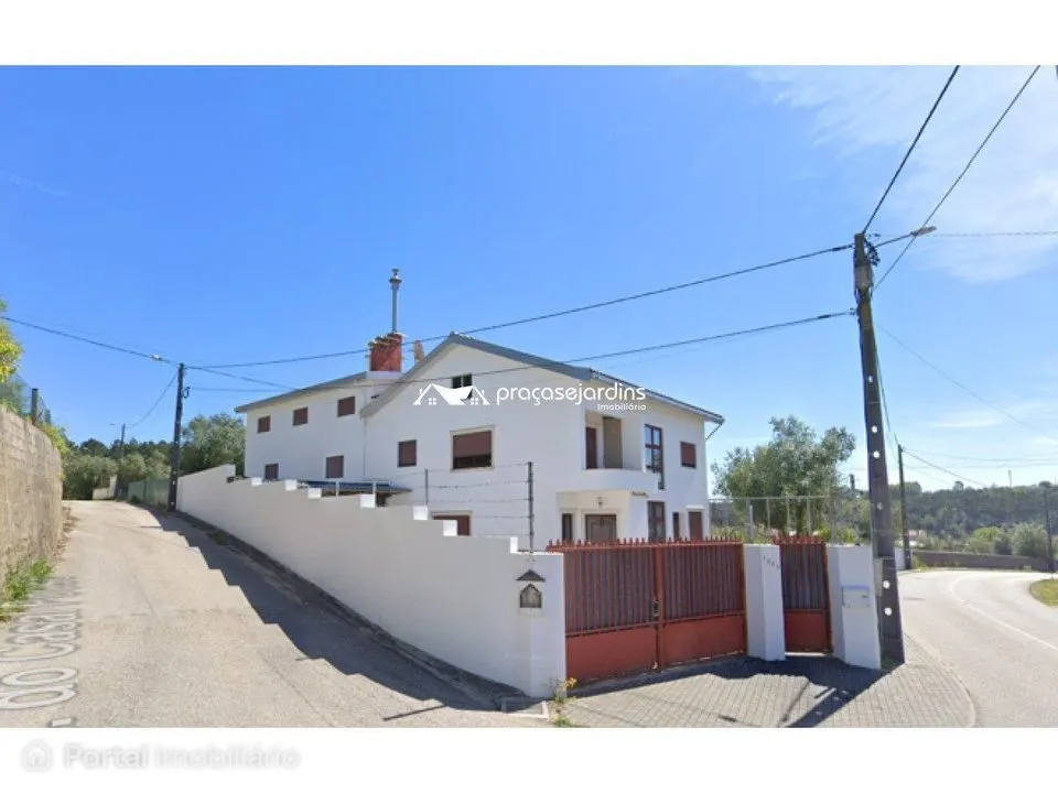Prédio com 5 apartamentos T1, 2 apartamentos T2 e 1 apartamentoT3,...