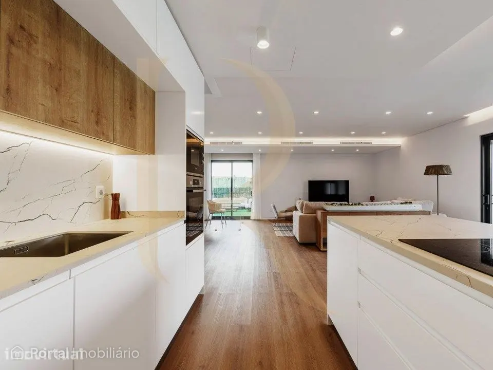 Moradia geminada T3 nova com garagem e piscina nos Foros de Amora -...