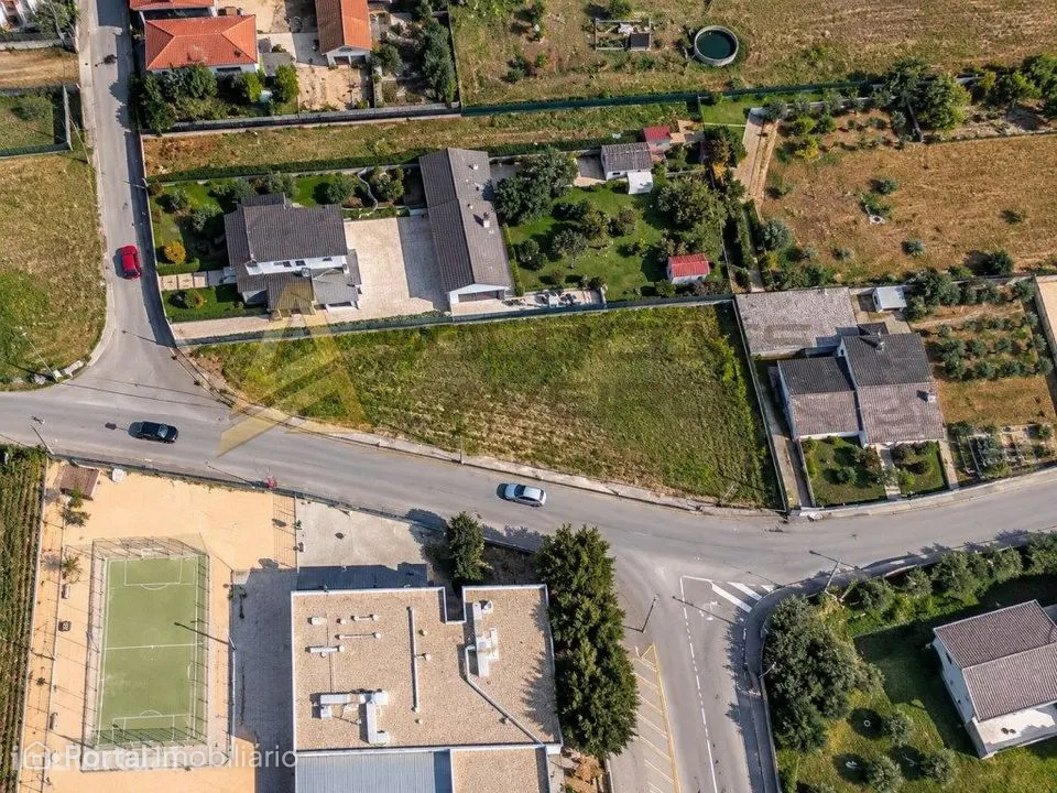 Terreno urbanizável com 1.240 m² na Trofa - Águeda