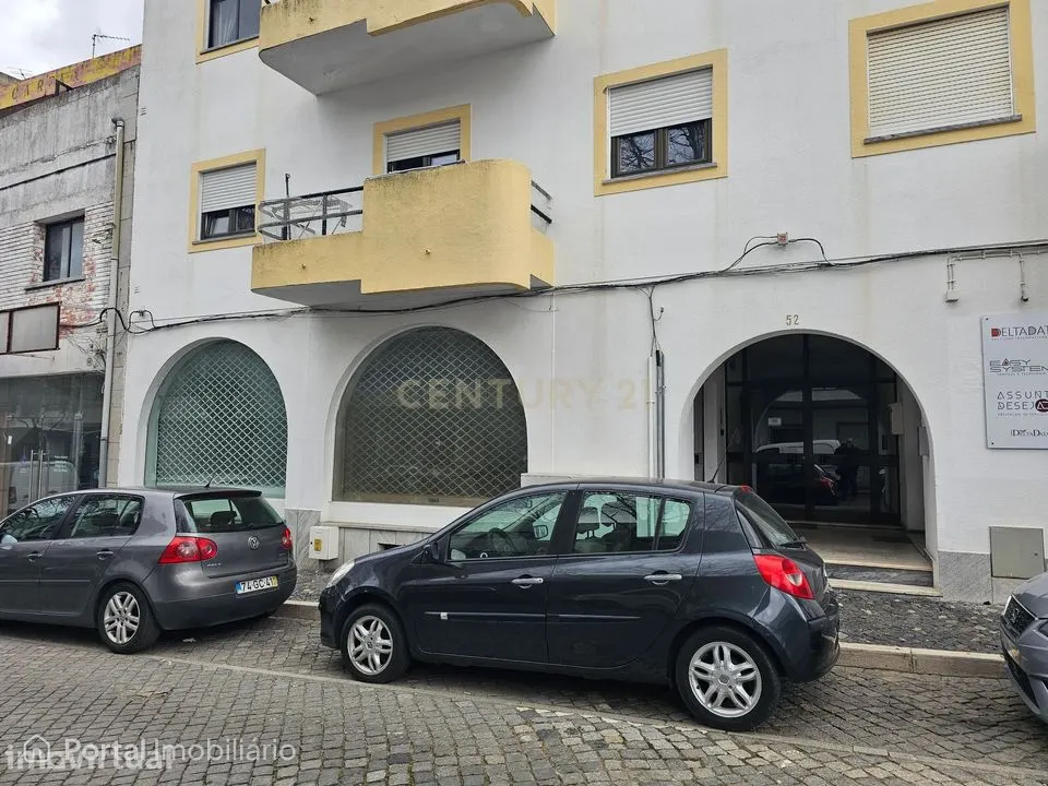 Loja ampla com duas frentes no centro de Beja!