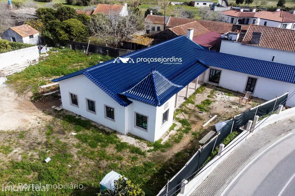 Moradia T3 Térrea: Charme e Conforto a um Passo da Costa