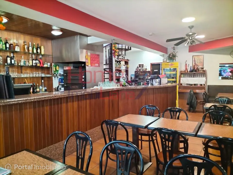 Loja de dois pisos junto avenida república- vng