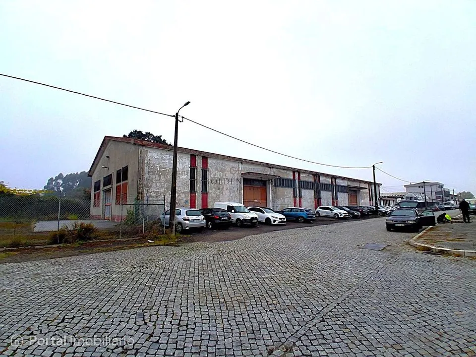 Armazém Venda em Castêlo da Maia,Maia