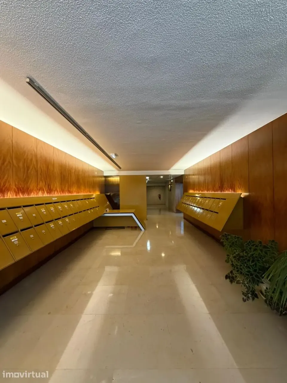 Quarto mob. cama de solteiro wc priv Condomín. Qta da Luz - Carnide