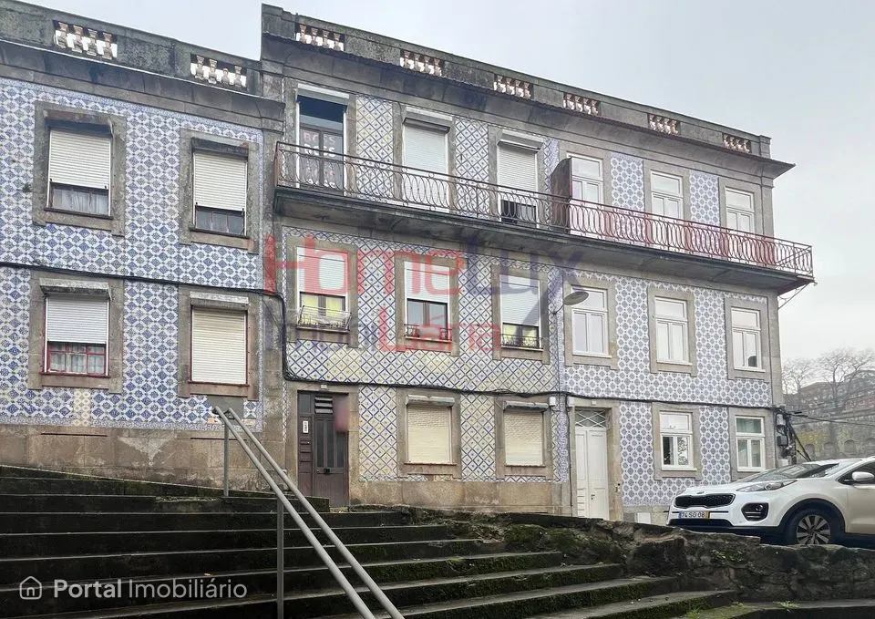 Prédio para Reabilitação em Miragaia