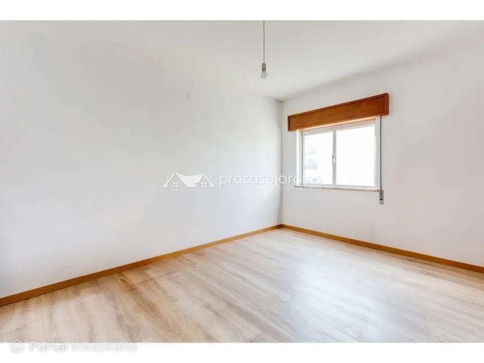 Apartamento T4 com terraço a 5 minutos do centro de Leiria