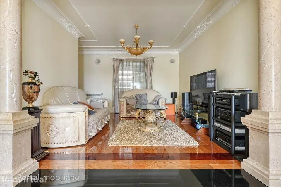 Moradia T4 em excelente estado · Quinta Grande, Alfragide ·...