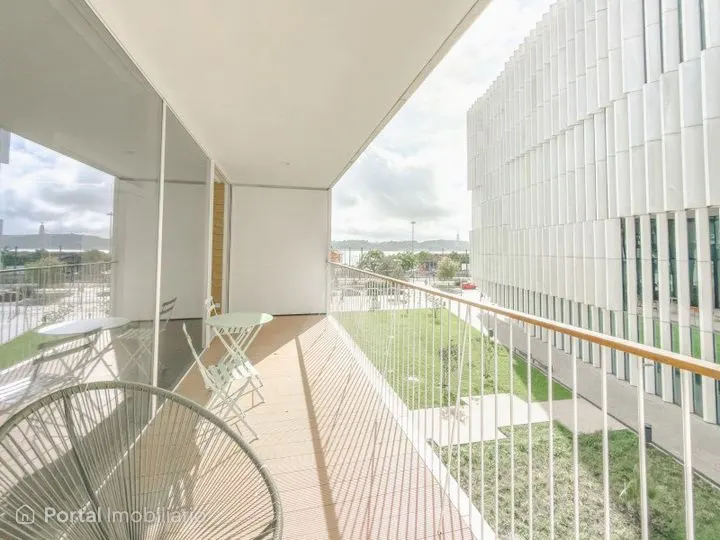 Apartamento T3 de luxo inserido num edifício recente
