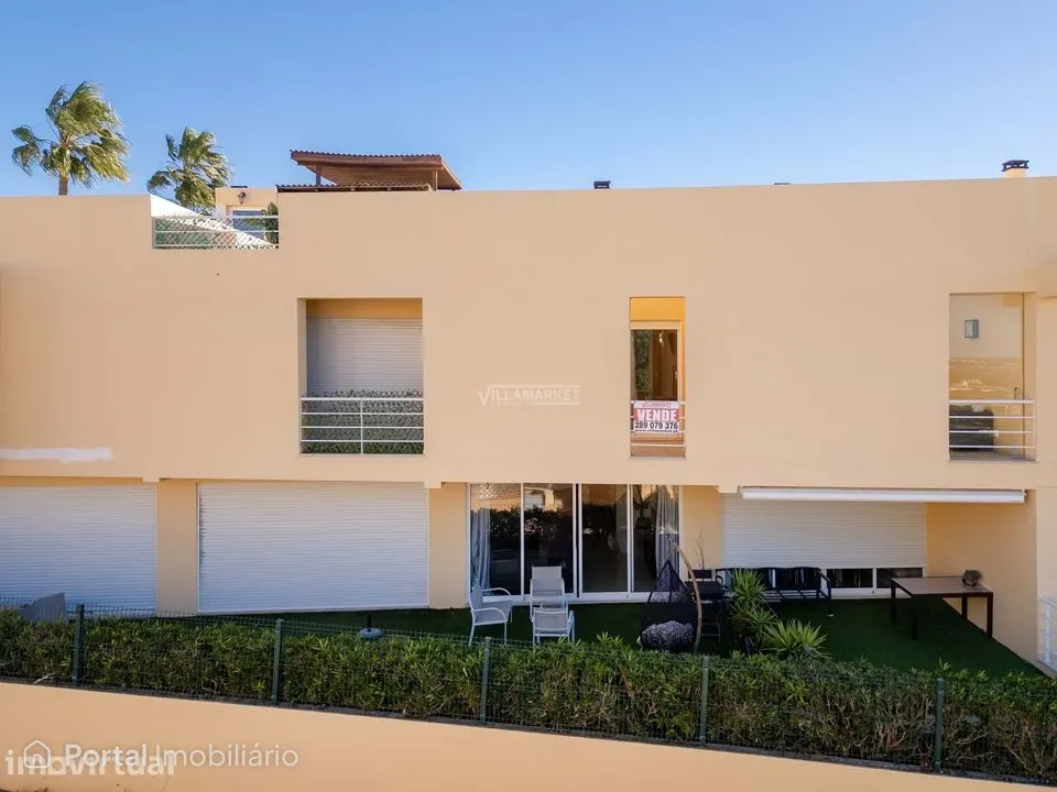 Moradia V2 com AL e Roof Top com vista mar inserida em condomínio com