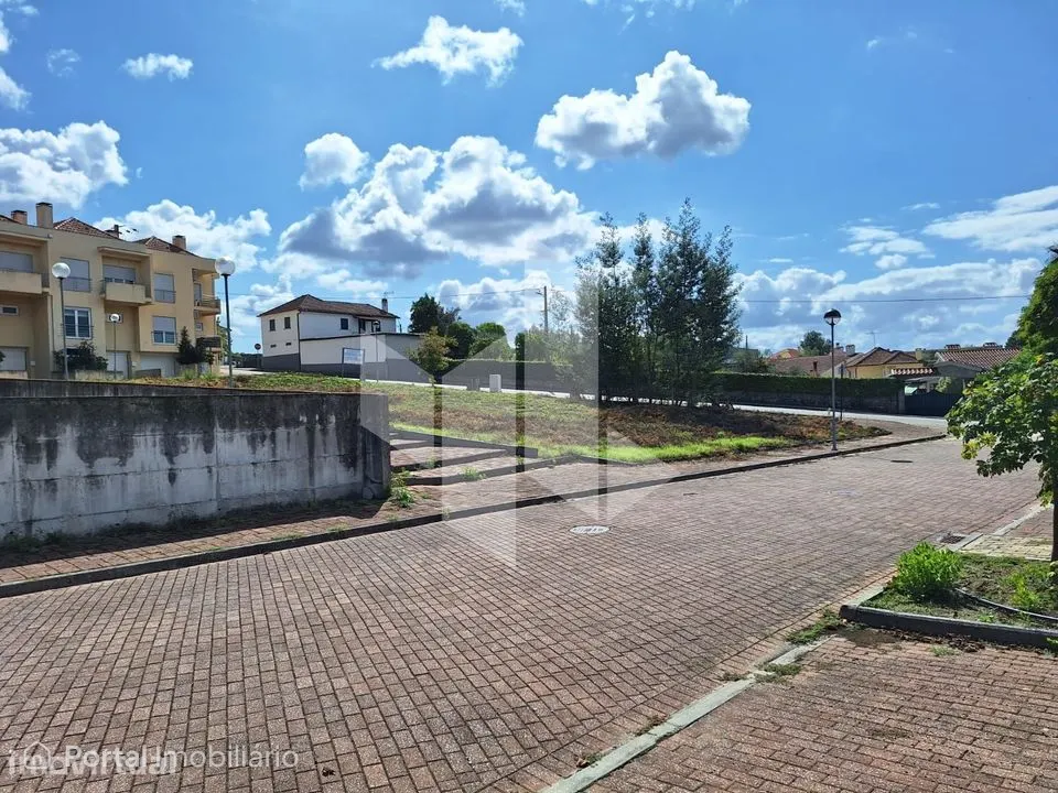 Lote de Terreno Venda em Molelos,Tondela