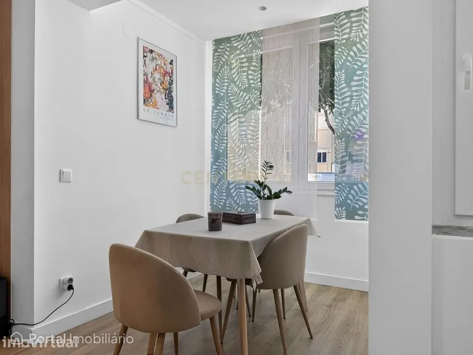 Apartamento T3 remodelado em Linda-a-Velha