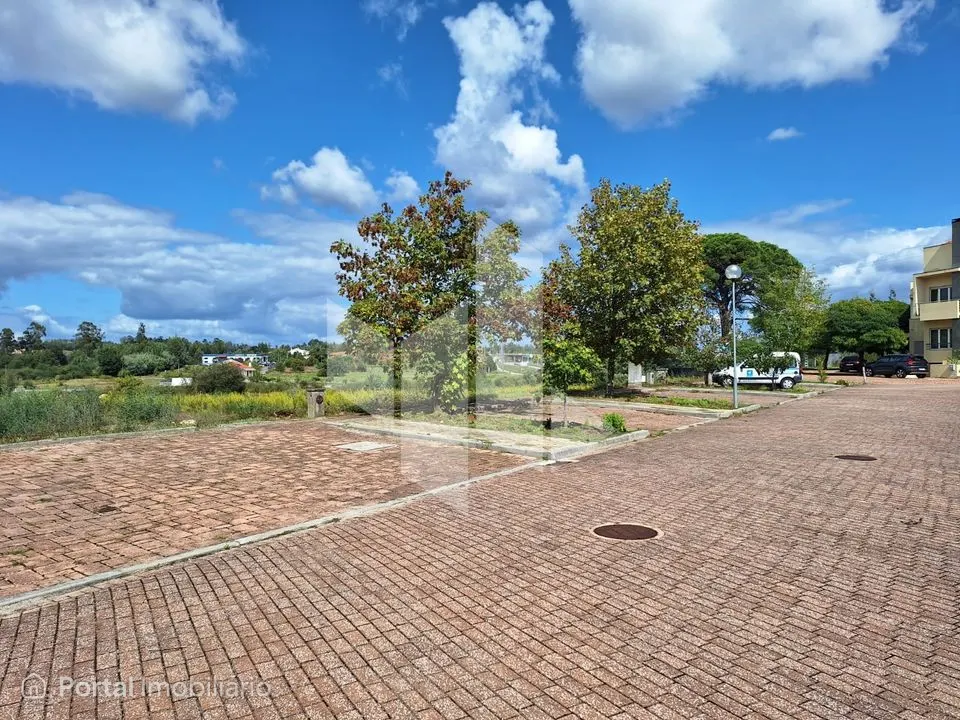 Lote de Terreno Venda em Molelos,Tondela