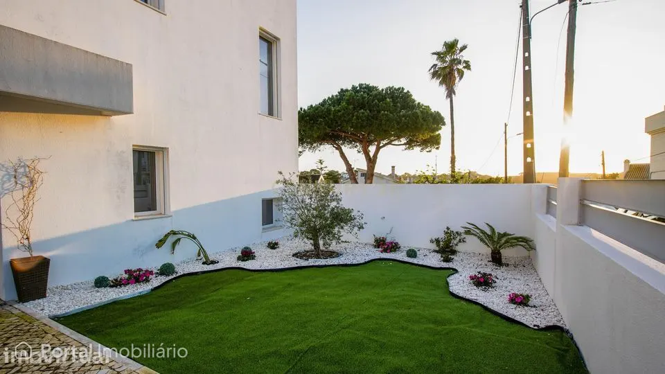 Moradia T3+1 de Luxo COMO NOVA com Piscina | Próxima da Praia