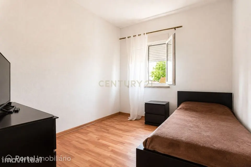 Apartamento T3 em bairro residencial de Setúbal