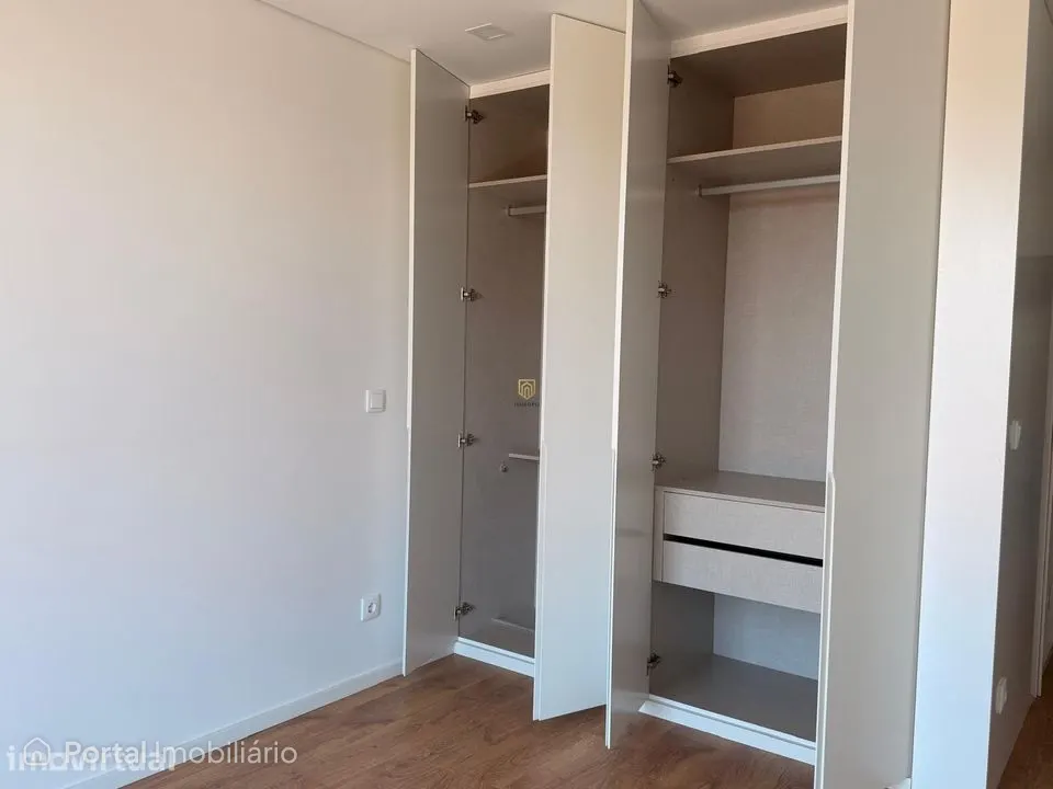 T1 Moderno para Arrendamento no Porto | Varanda e Lugar de Garagem | J