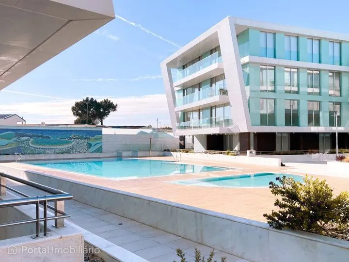 Este apartamento T2 novo