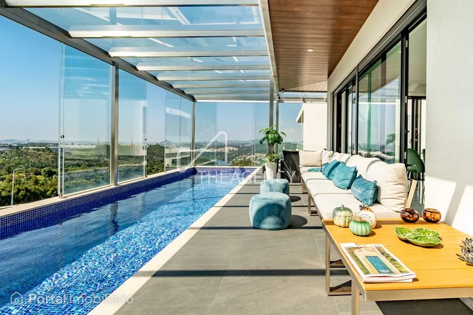 Moradia Luxuosa de 4 frentes de tipologia T5 com 5 suites e quarto de serviço