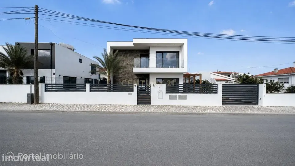 Moradia Nova T4 na Aroeira | Elegância, Conforto e Qualidade de Constr
