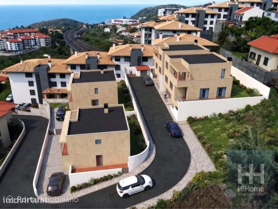Moradia isolada T3 em construção na Abegoaria - Caniço