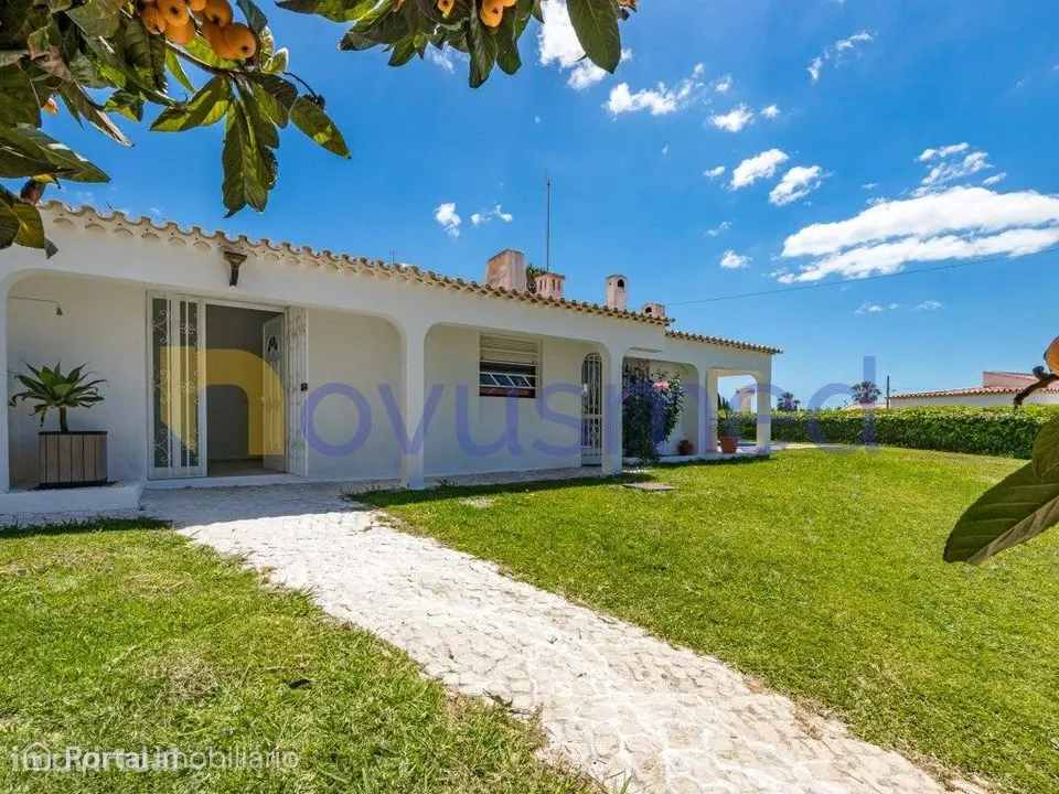 Moradia com Piscina na Zona Premium Areias São João, Albufeira