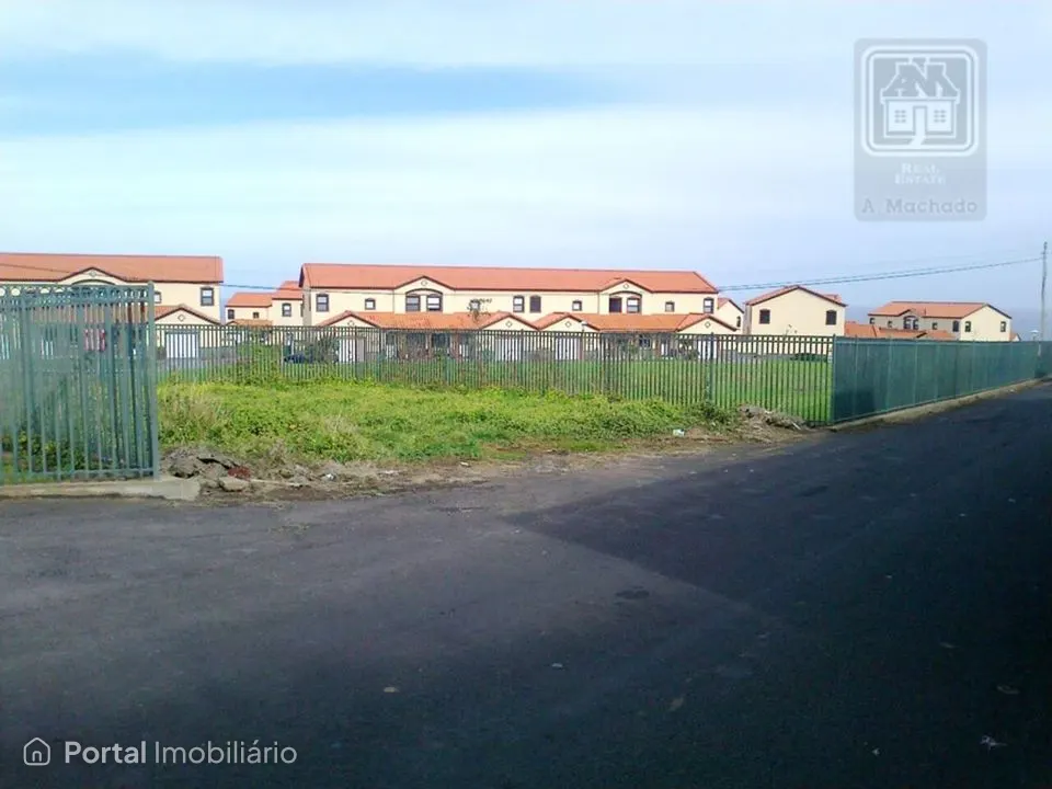 Land for sale in Praia da Vitória (Santa Cruz)