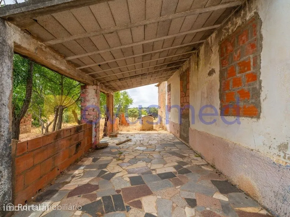 Quinta de 2,1 ha com Potencial para Turismo Rural- Guia Valverde