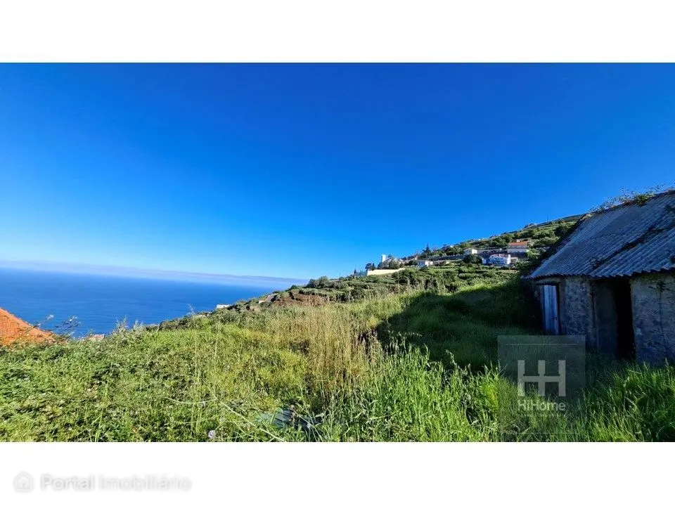 Tereno Urbanizável , amplo e plano, com palheiro, fantastica vista ...