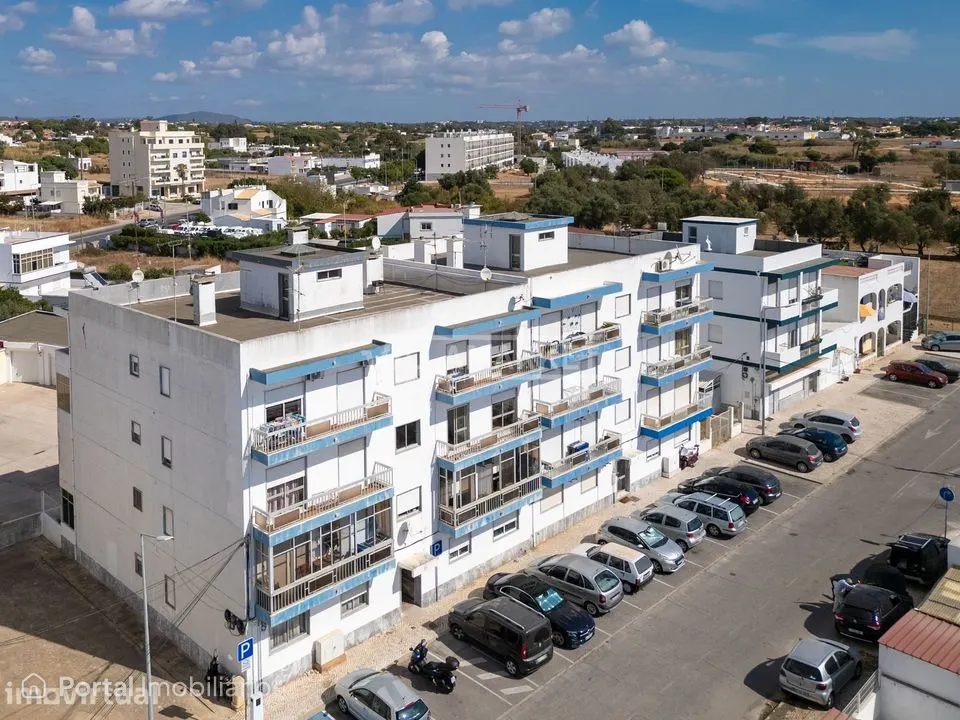 Apartamento T3 com 2 casas de banho, 2 marquises e muito boas áreas si