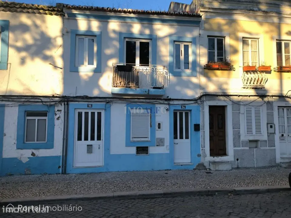 Prédio arrendado no centro do Montijo – rendimento 1.270 €/mês