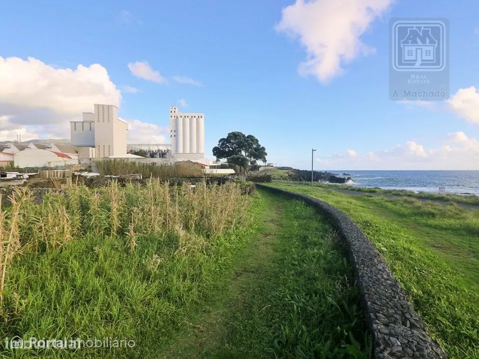 Land for sale in Lagoa