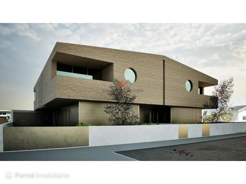 Terreno com projeto aprovado para 2 Moradias!