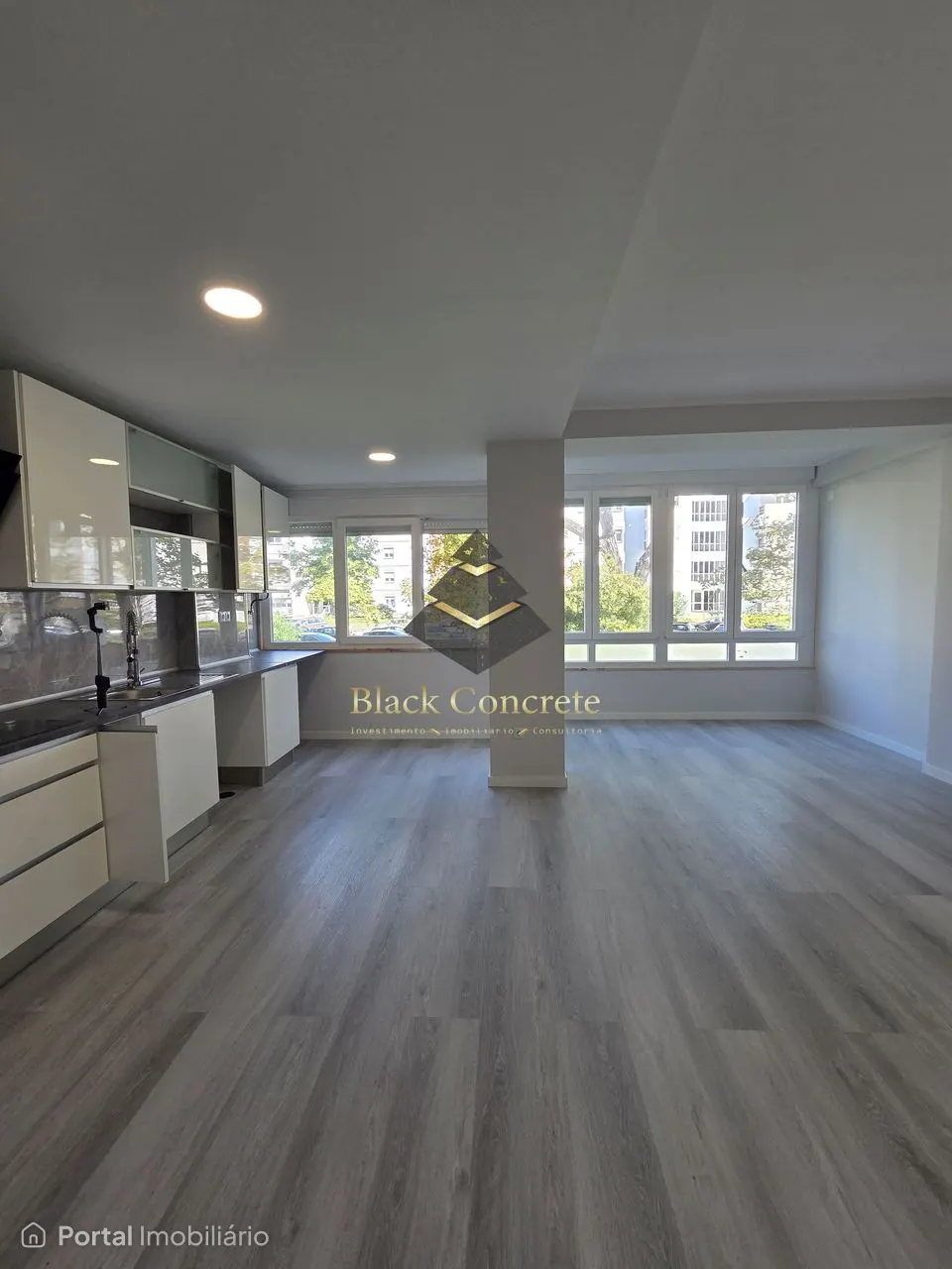 Descubra este apartamento T3 totalmente renovado em Oeiras