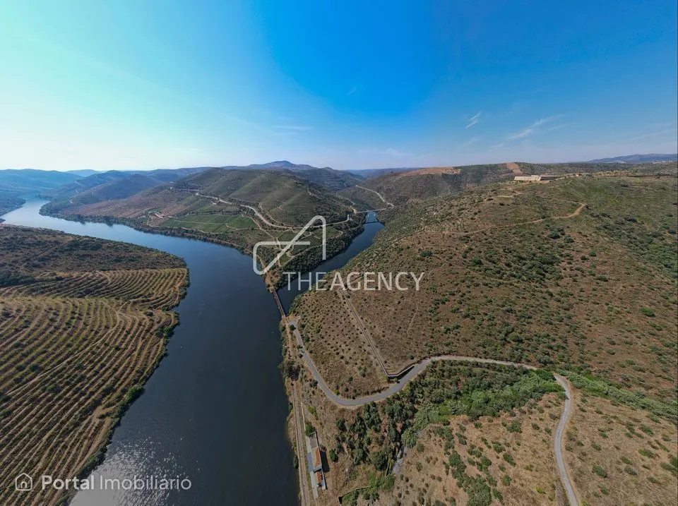 Land for sale in Vila Nova de Foz Côa