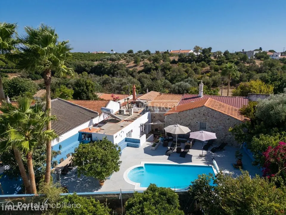 Quinta V5 de luxo totalmente remodelada com piscina inserida num terre