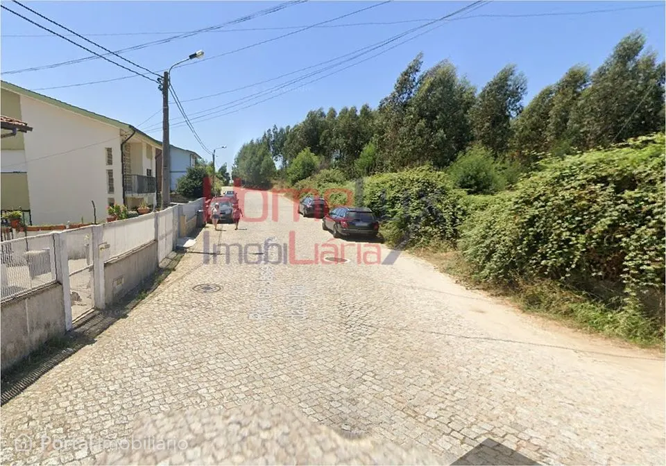 Terreno para urbanizar 25 lotes de moradias 2 e 3 frentes próximo à linha do Metro zona industrial Guarda Moreira