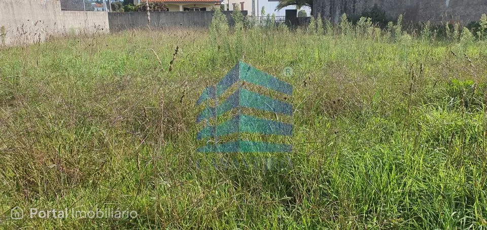 Vende Lote de terreno de Moradia Isolada