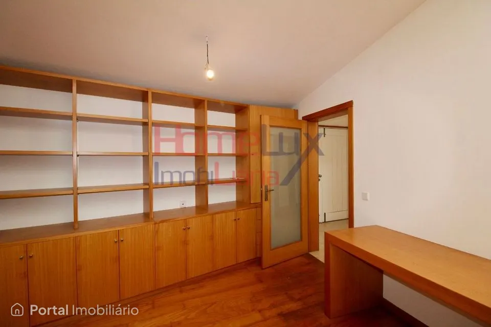 4-bedroom house for sale in Parada de Todeia