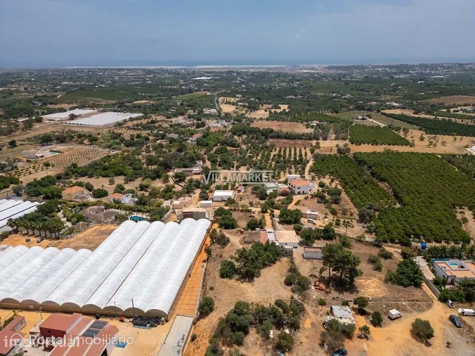 Quinta V3 + 1 com vista mar inserida num terreno com 3427 m2 situada e