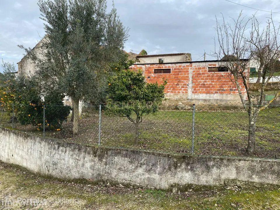 Moradia em Ruina Logradouro em S. Vicente de Paul - Santarém