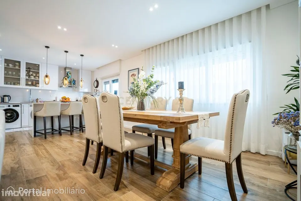 Espaçoso apartamento T3 com garagem e arrecadação em Pinhal Novo, Palm