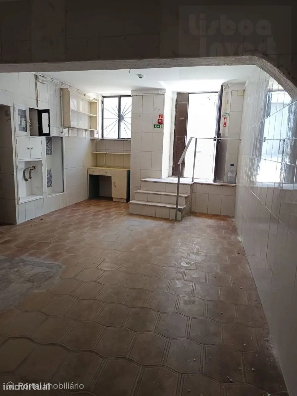 Apartamento para remodelar em prédio remodelado muito bem localizado