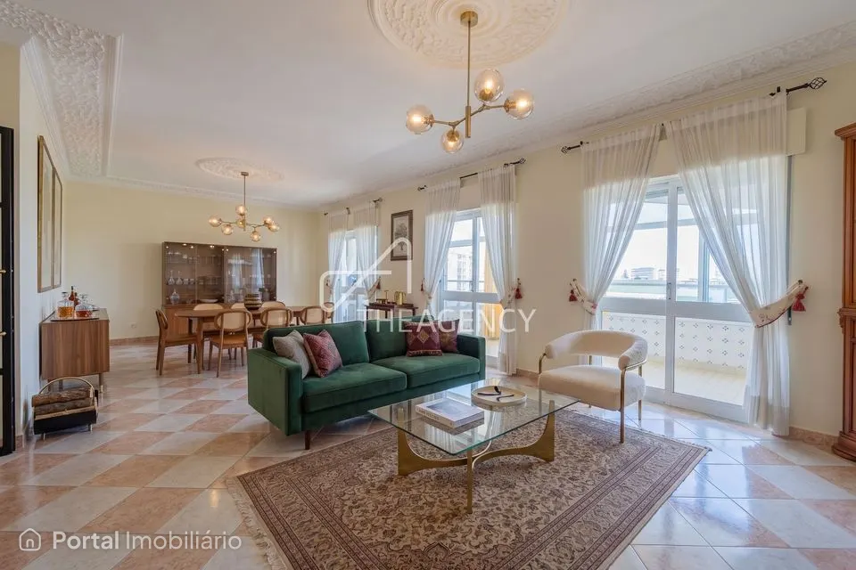 4-bedroom apartment for sale in Quarteira