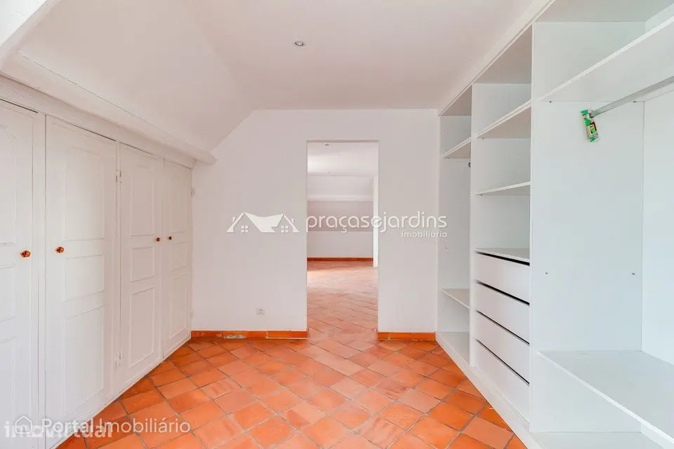 Moradia senhorial + 3 habitações em lote de 1.010 m² – luxo e priva...
