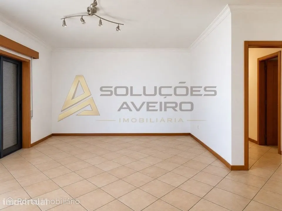 Apartamento T2 | Garagem, marquise, varanda e jardim | Espinhel - Á...