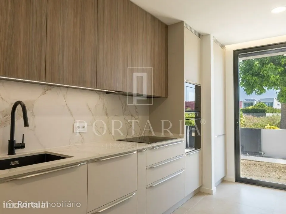 Moradia T4 com vista ria (junto à universidade)