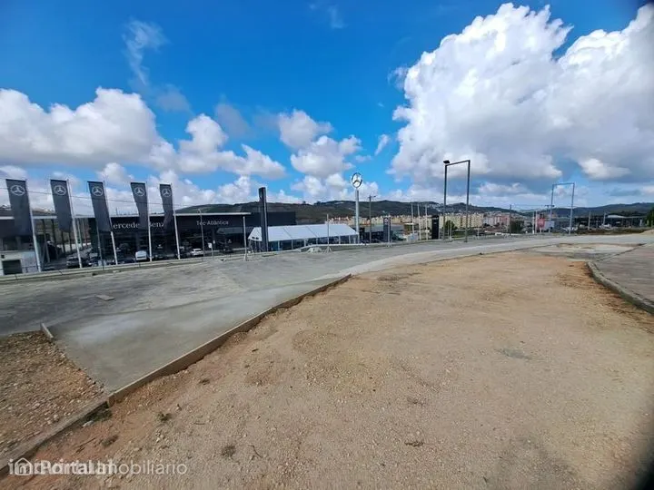 Terreno para Arrendamento Comercial em Torres Vedras