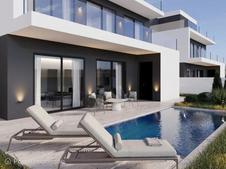 4-bedroom house for sale in São Domingos de Rana