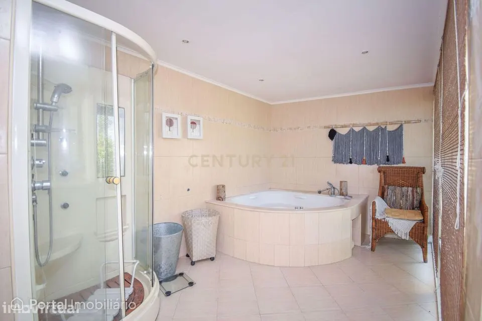 Fantástica moradia T6, com piscina, jardim, churrasqueira